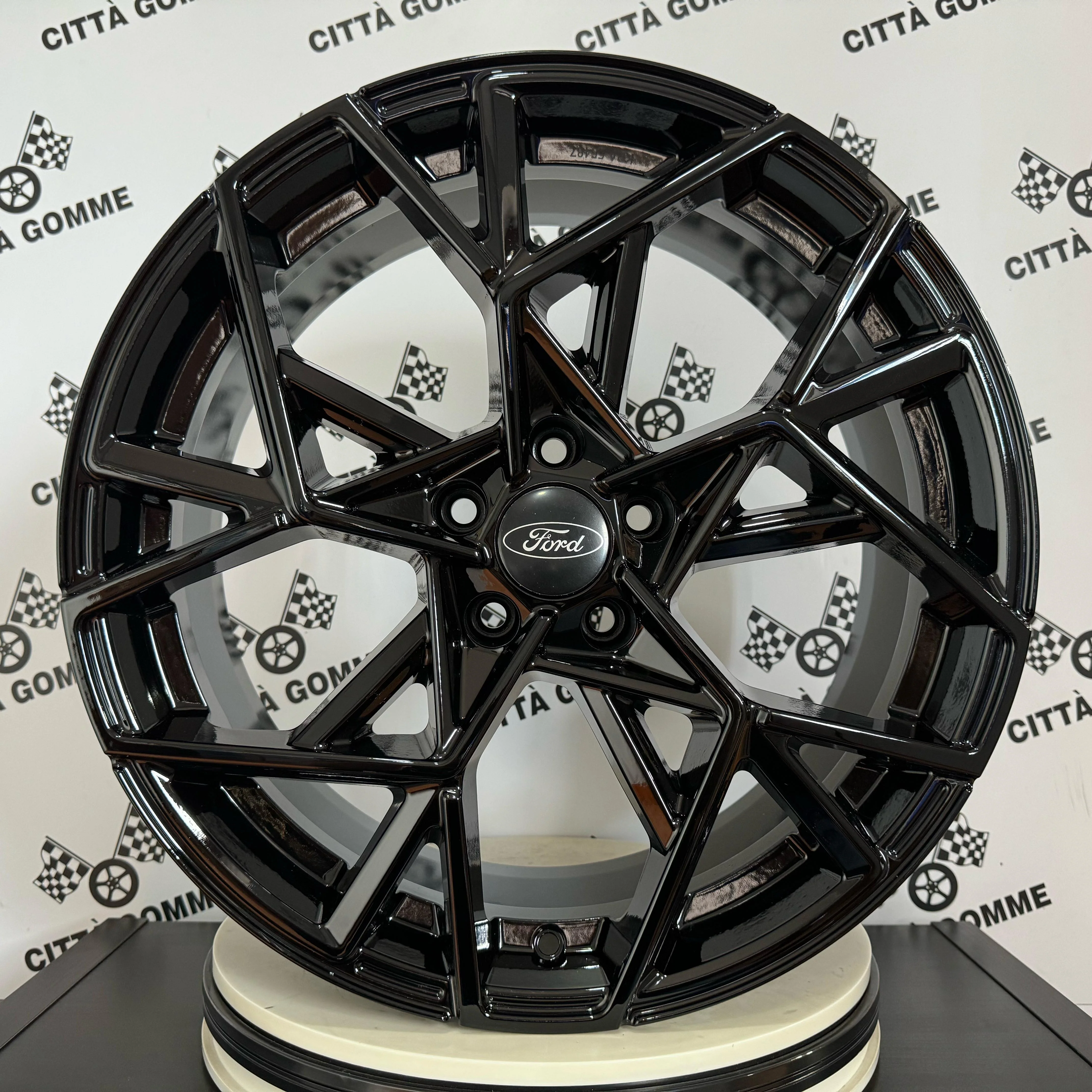 KIT 4 Cerchi in Lega CARTESIO da 18 con Pneumatici 225/40R18 GOODYEAR + OMOLOGAZIONE + TPMS