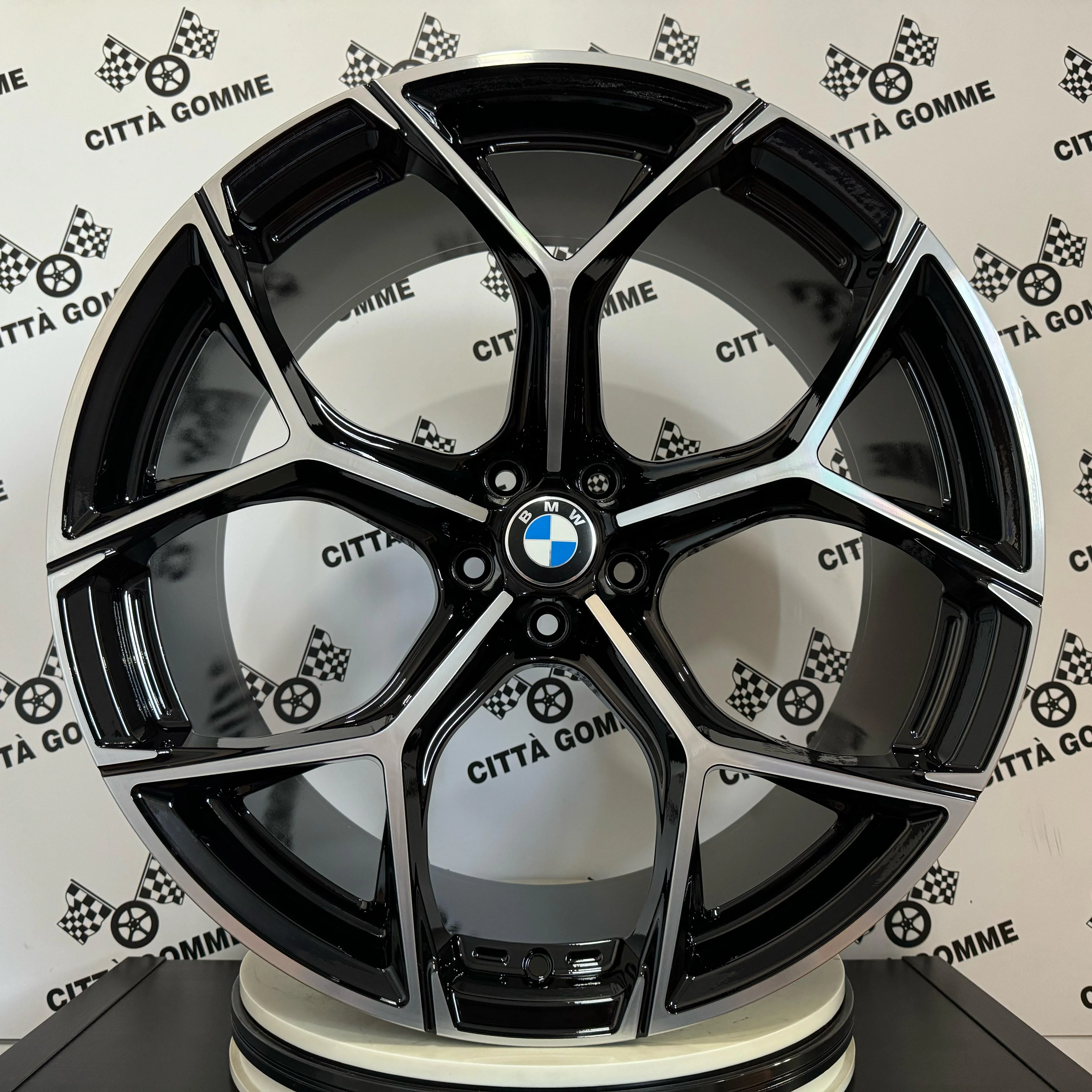 KIT 4 Cerchi in Lega Ultrivity per BMW X3 da 19 con Pneumatici Triangle 245/50R19 105Y + Sensori Tpms
