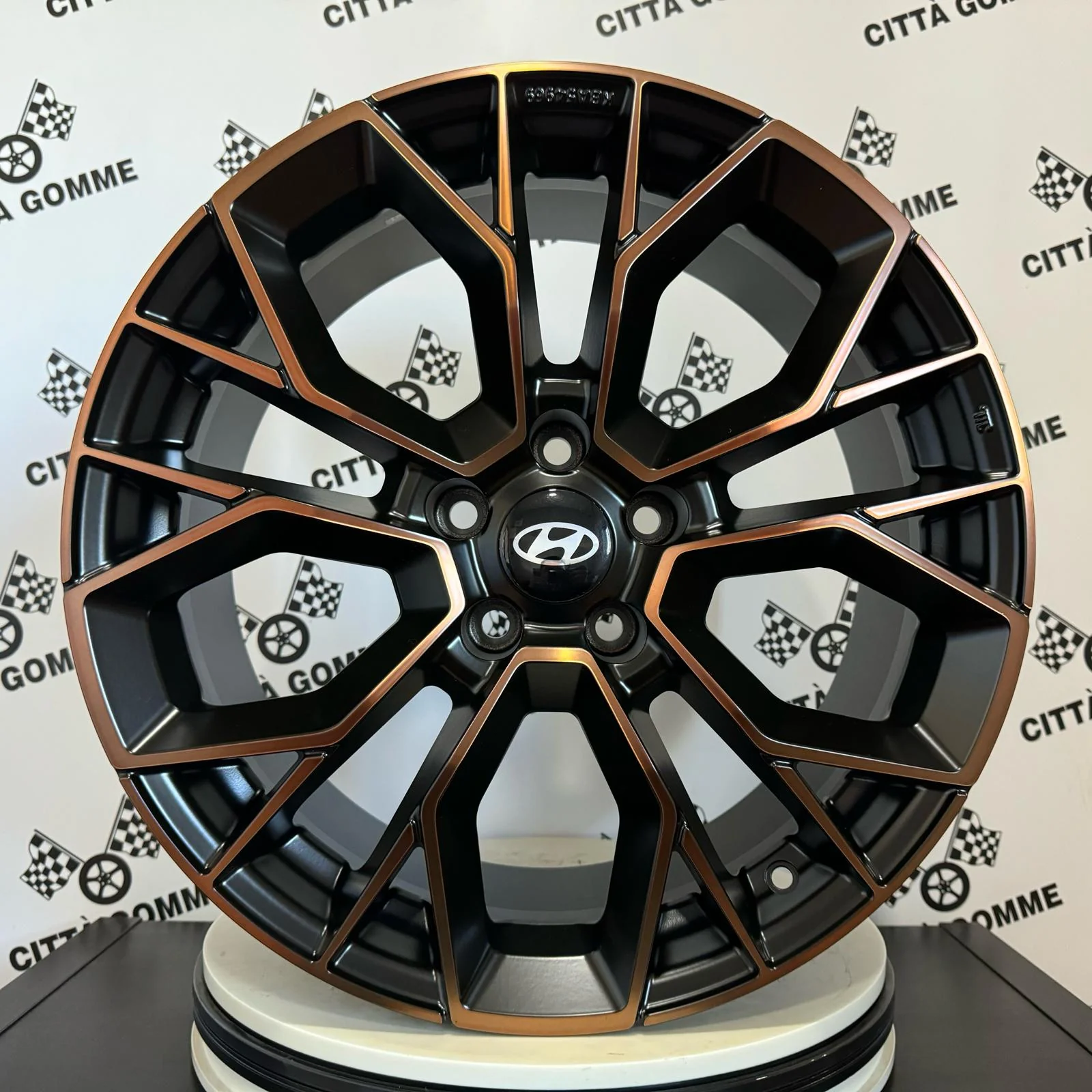 Set 4 Cerchi in lega STILO per Hyundai iX20 iX35 i30 i40 Kona Ioniq Tucson Nexo Santa Fe Trajet Sonata - Image 3