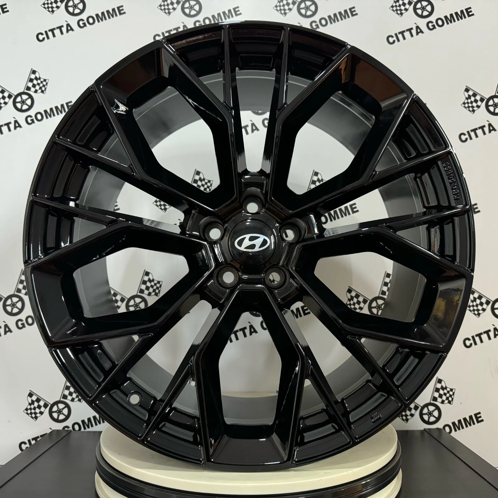 Set 4 Cerchi in lega STILO per Hyundai iX20 iX35 i30 i40 Kona Ioniq Tucson Nexo Santa Fe Trajet Sonata - Image 5